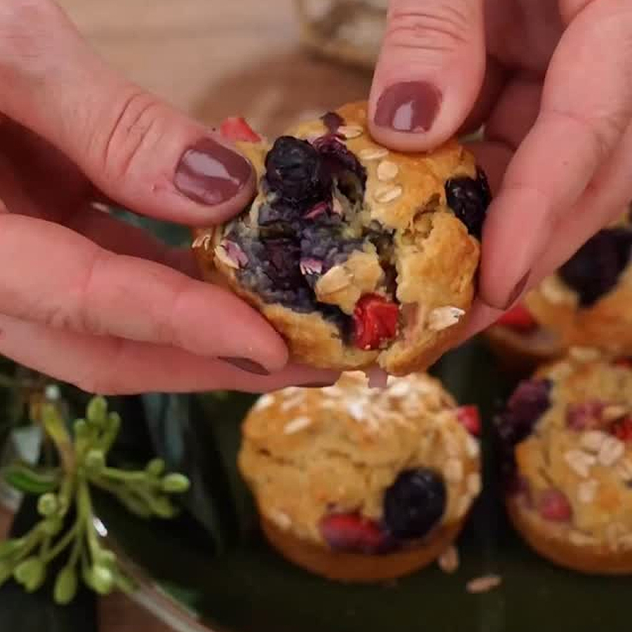 Muffins de avena, arándanos y frutilla Muffins de avena, arándanos y frutilla